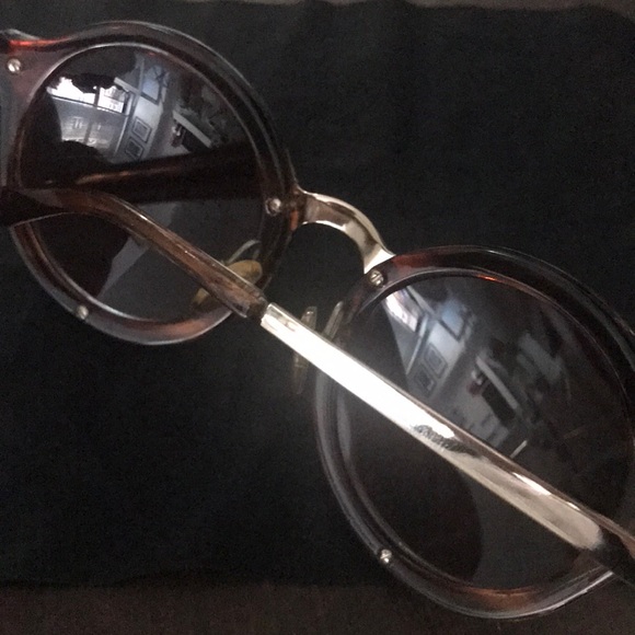 Gold Large Round Metal Frame Sunglasses - Picture 7 of 8